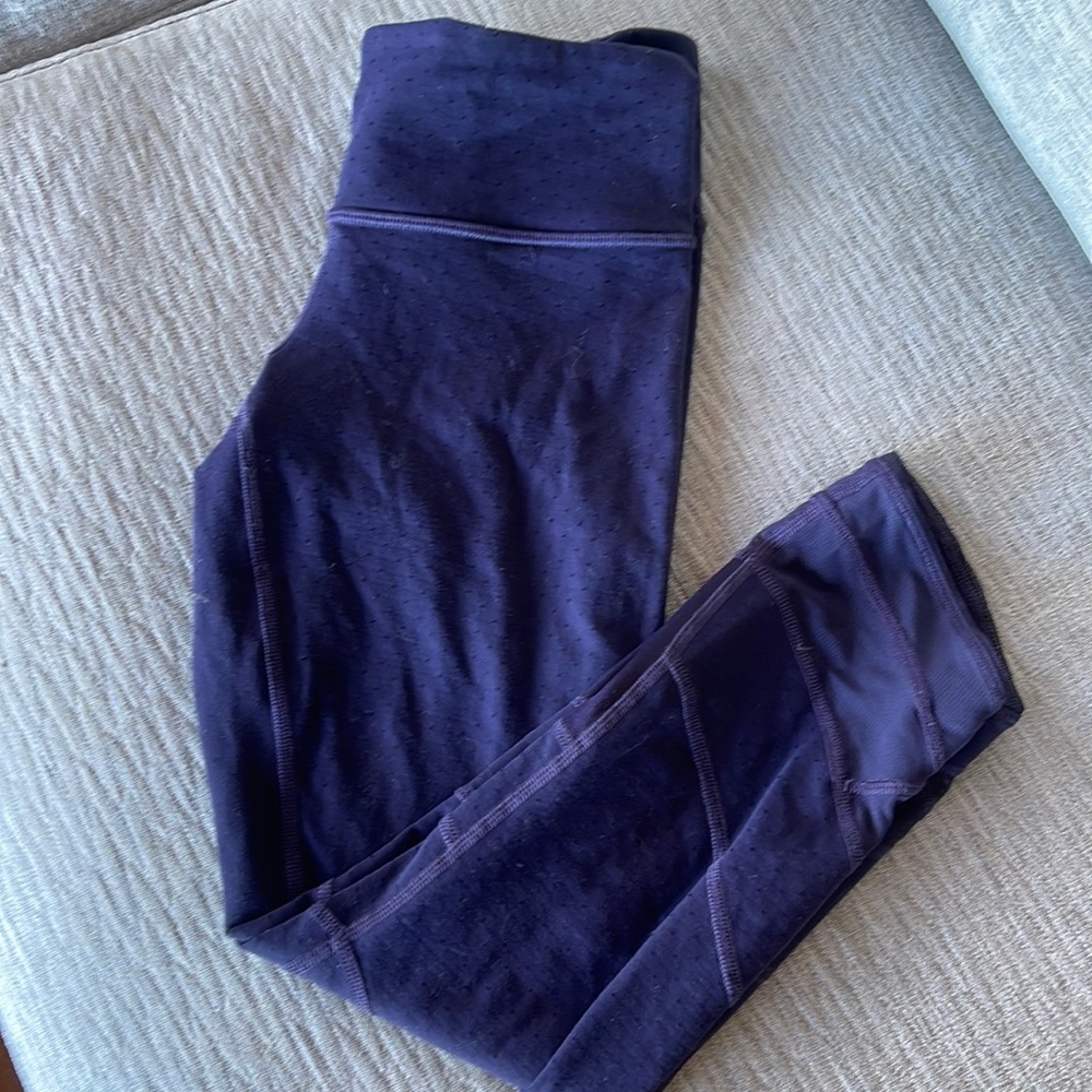Lululemon Deep Purple Cropped Mesh Athleisure Active Leggings Size 6.